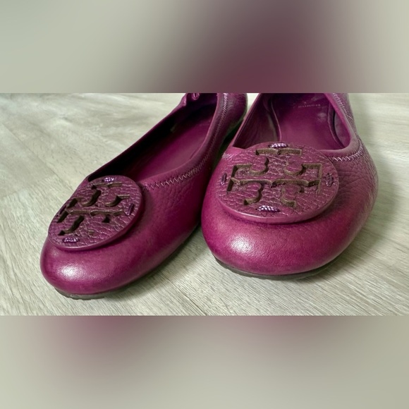 Tory Burch Purple Pebbled Leather Slip-On Emblem Cap Ballet Flats 8M - Picture 9 of 16